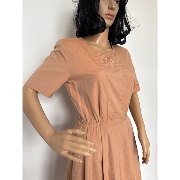 70's Burberrys Tan day dress Embroidered Crest, boulton zip & size tab small - Picture 9 of 17